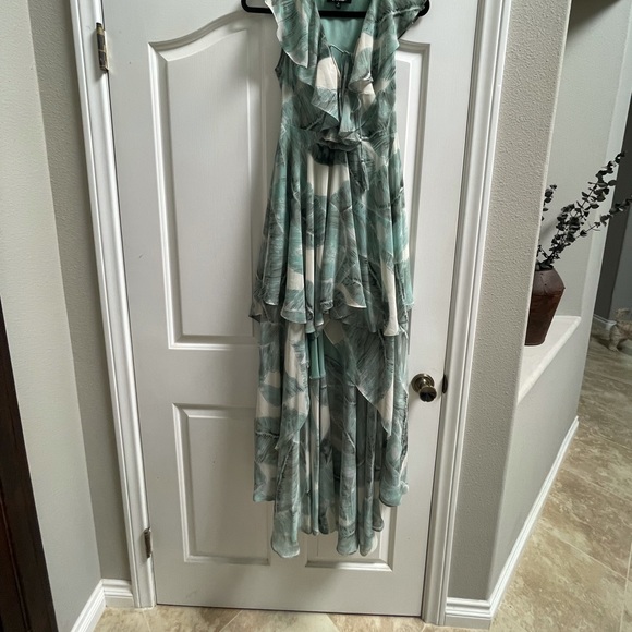 Only worn once. In great condition. - Picture 3 of 7